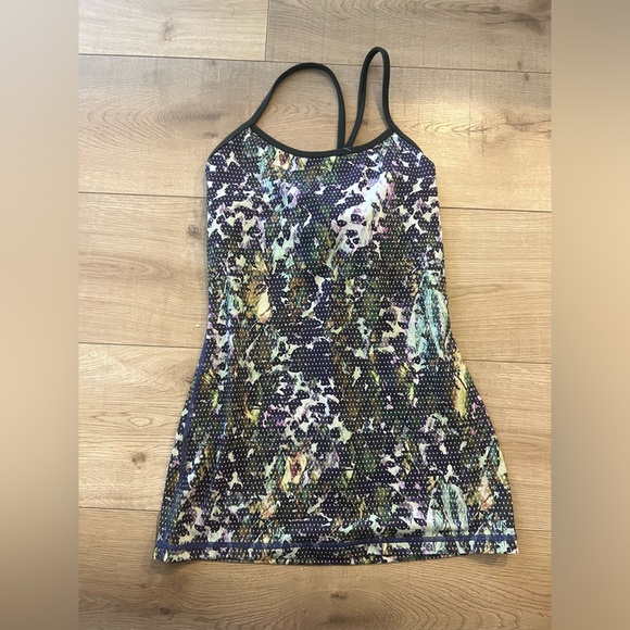 Lululemon tank with built in bra - Picture 1 of 3